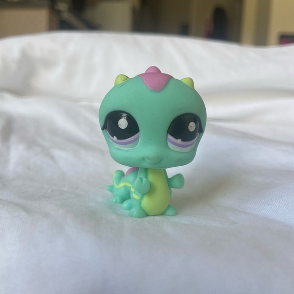 Littlest Pet Shop #1945 Caterpillar - Picture 2 of 12